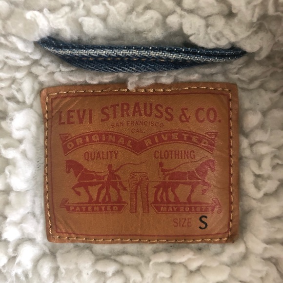 ANTHROPOLOGIE Levi's Sherpa Trucker Jean Jacket - Picture 4 of 4